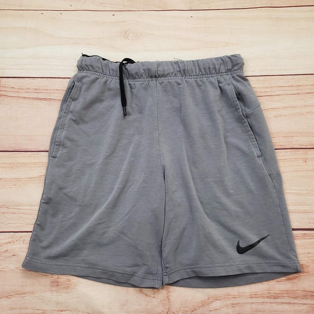 Nike Dri-FIT Shorts Mens Small Gray Lightweight Athletic Pockets 889401-036